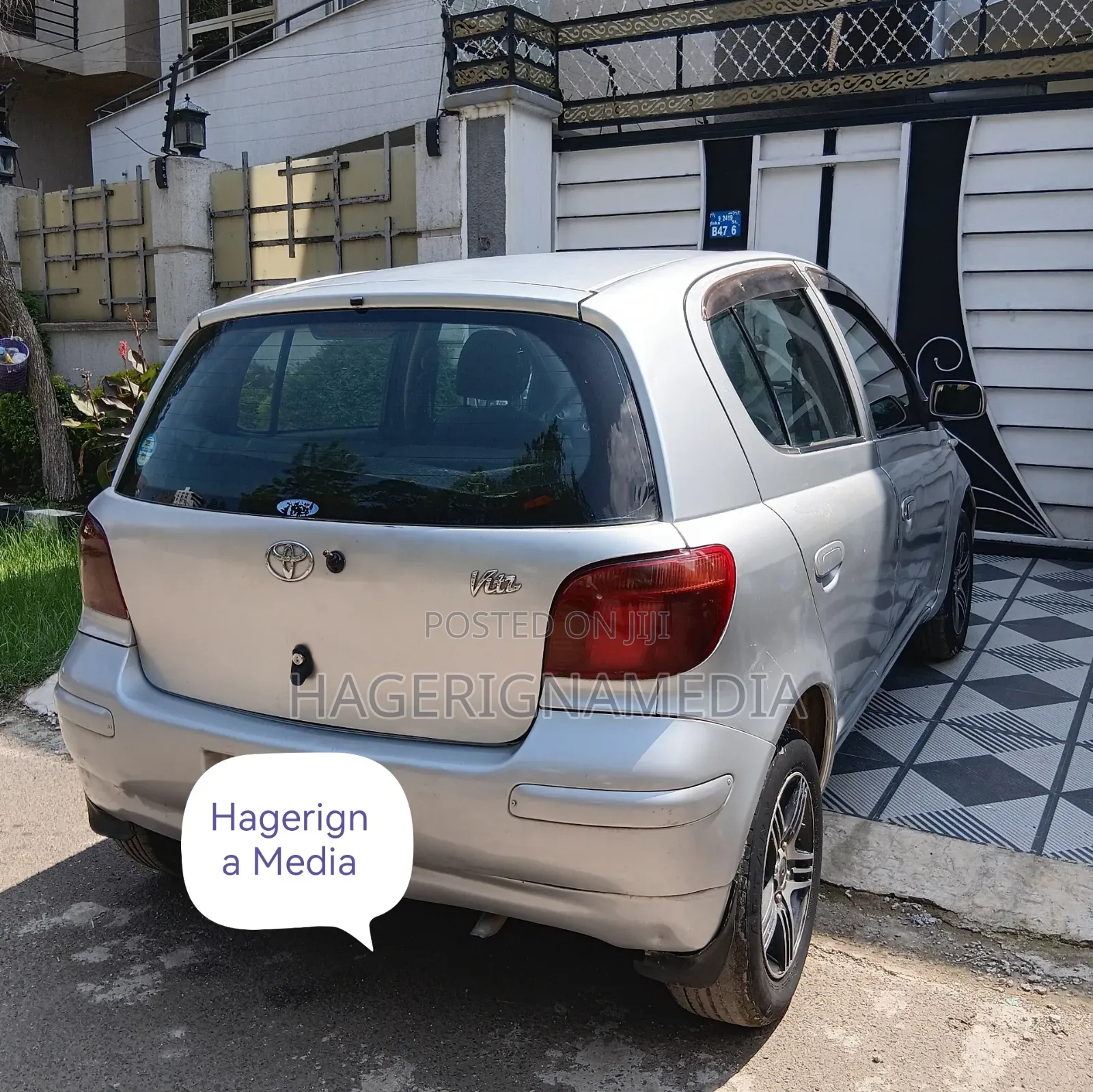 Toyota Vitz 2002 Silver