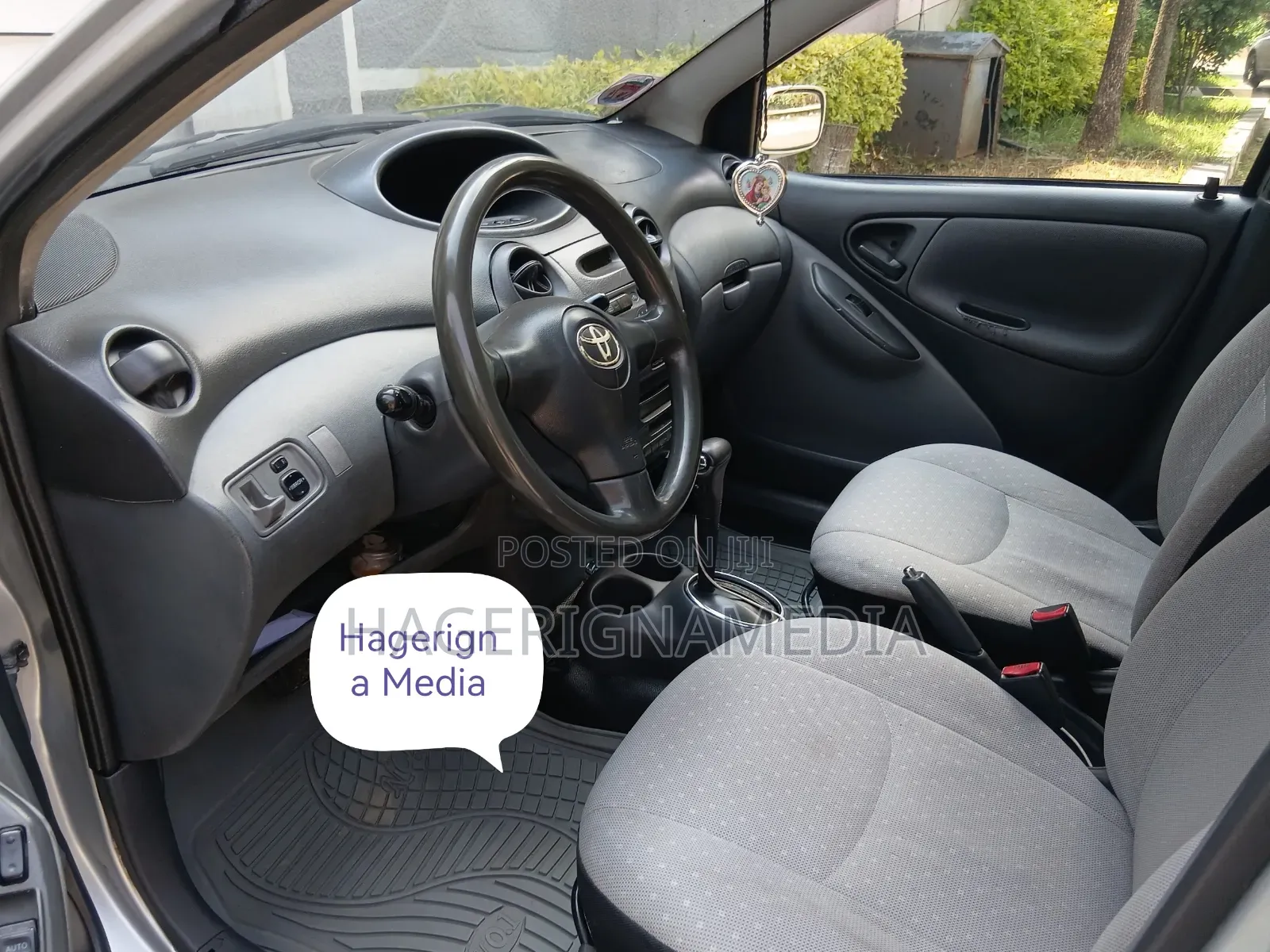 Toyota Vitz 2002 Silver