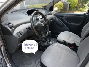 Toyota Vitz 2002 Silver