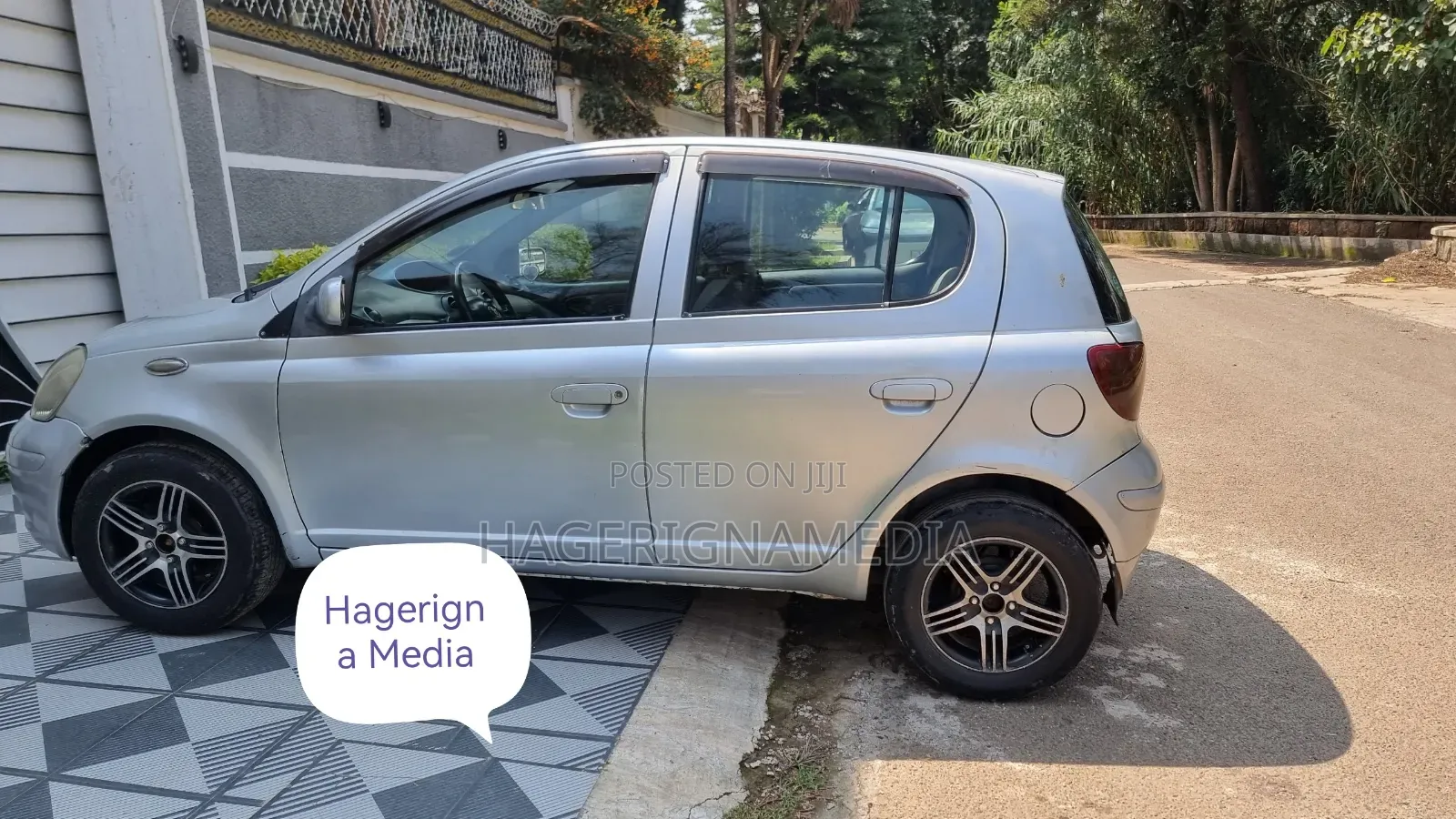 Toyota Vitz 2002 Silver