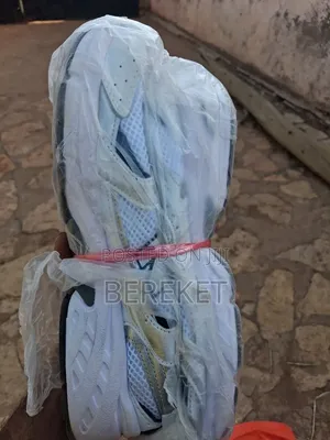 አዲስ እና ኦርጂናል ጥራቱን የጠበቀ ጫማ