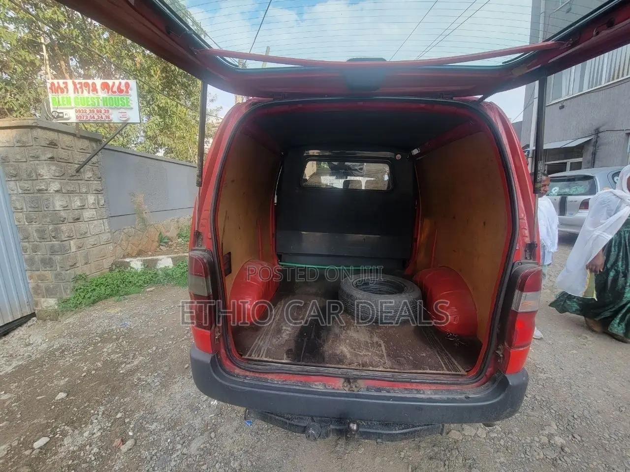Toyota HiAce 1998 Red