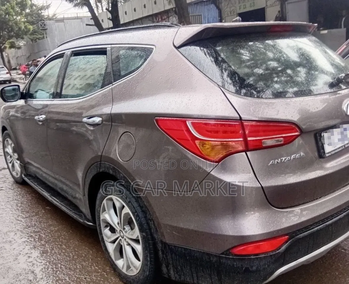 Hyundai Santa Fe 2013 Brown