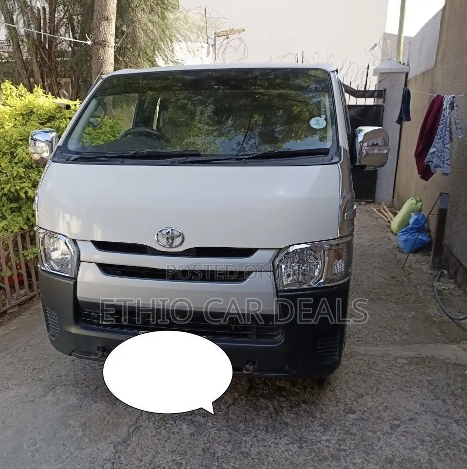 Toyota HiAce 2015 White