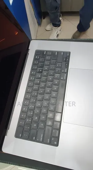 New Laptop 32GB Apple M1 Max SSD 1T