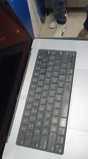 New Laptop 32GB Apple M1 Max SSD 1T