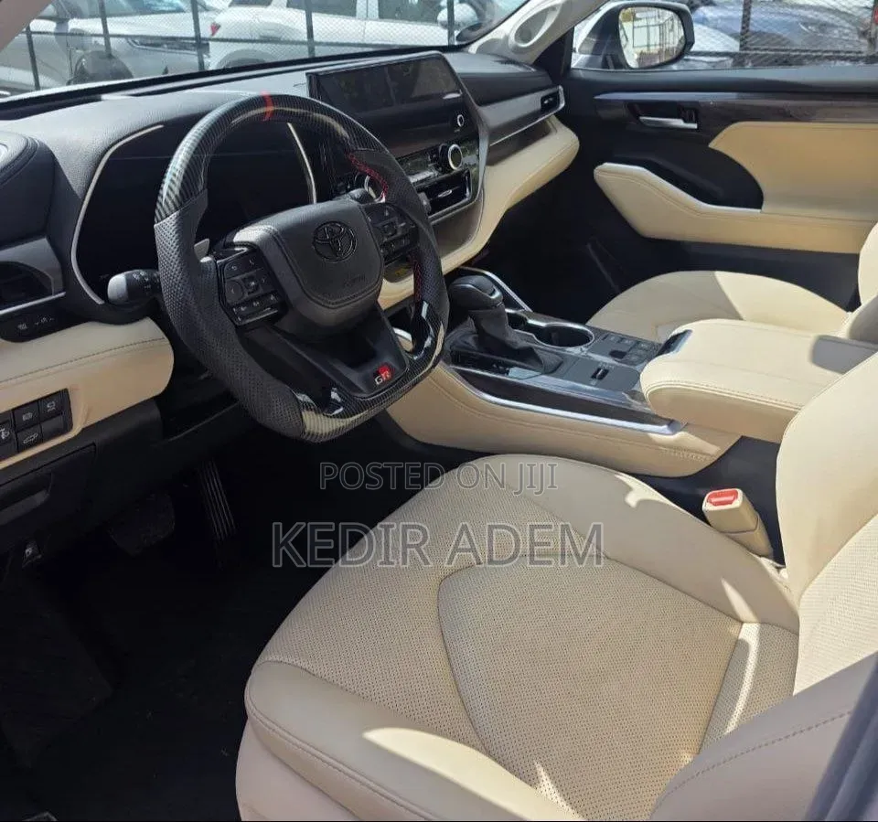 Toyota Highlander Hybrid 2025 White