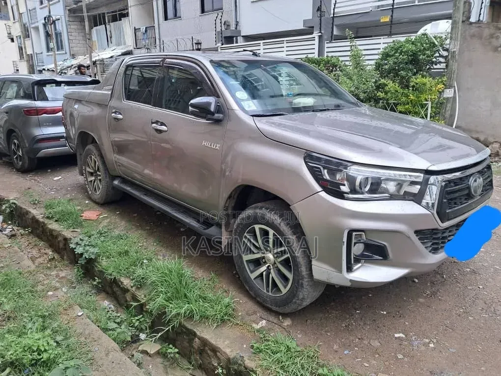 Toyota Hilux 2019 Blue
