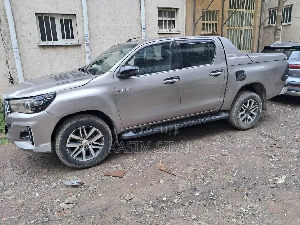 Toyota Hilux 2019 Blue