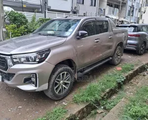 Toyota Hilux 2019 Blue