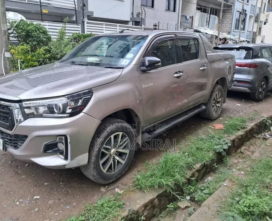 Toyota Hilux 2019 Blue