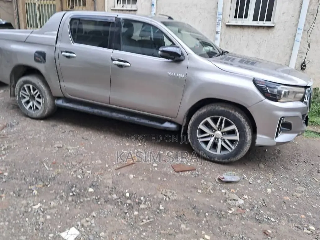 Toyota Hilux 2019 Blue