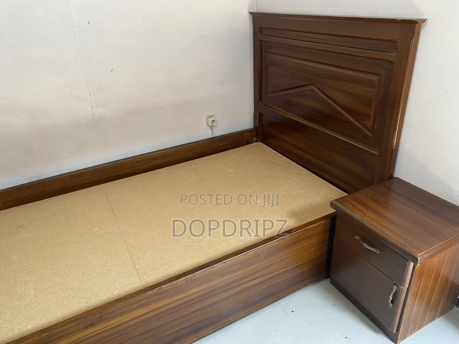 ባለ 1.20 ሜትር Bed የእንጨት አልጋ ከነ ኮመዲኖ