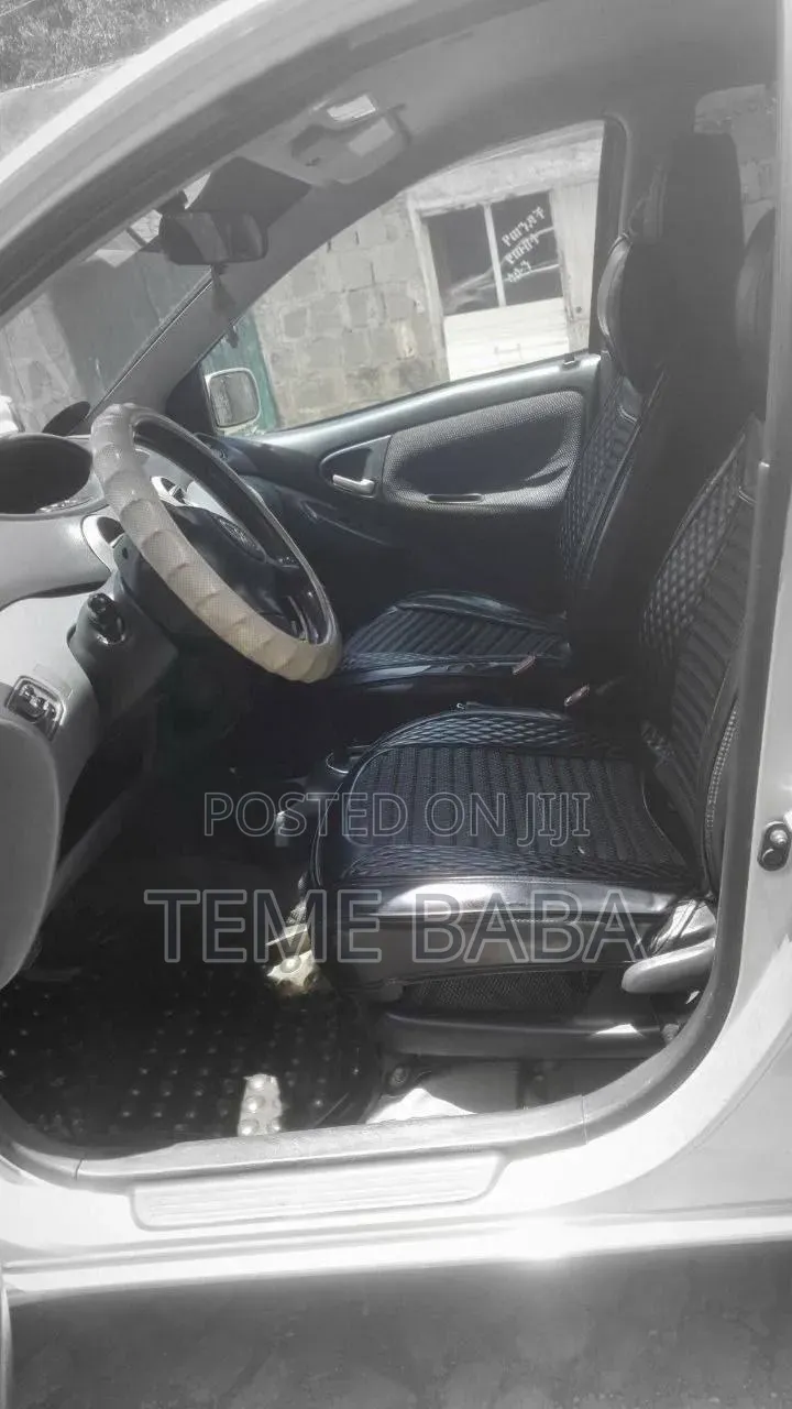 Toyota Vitz 2004