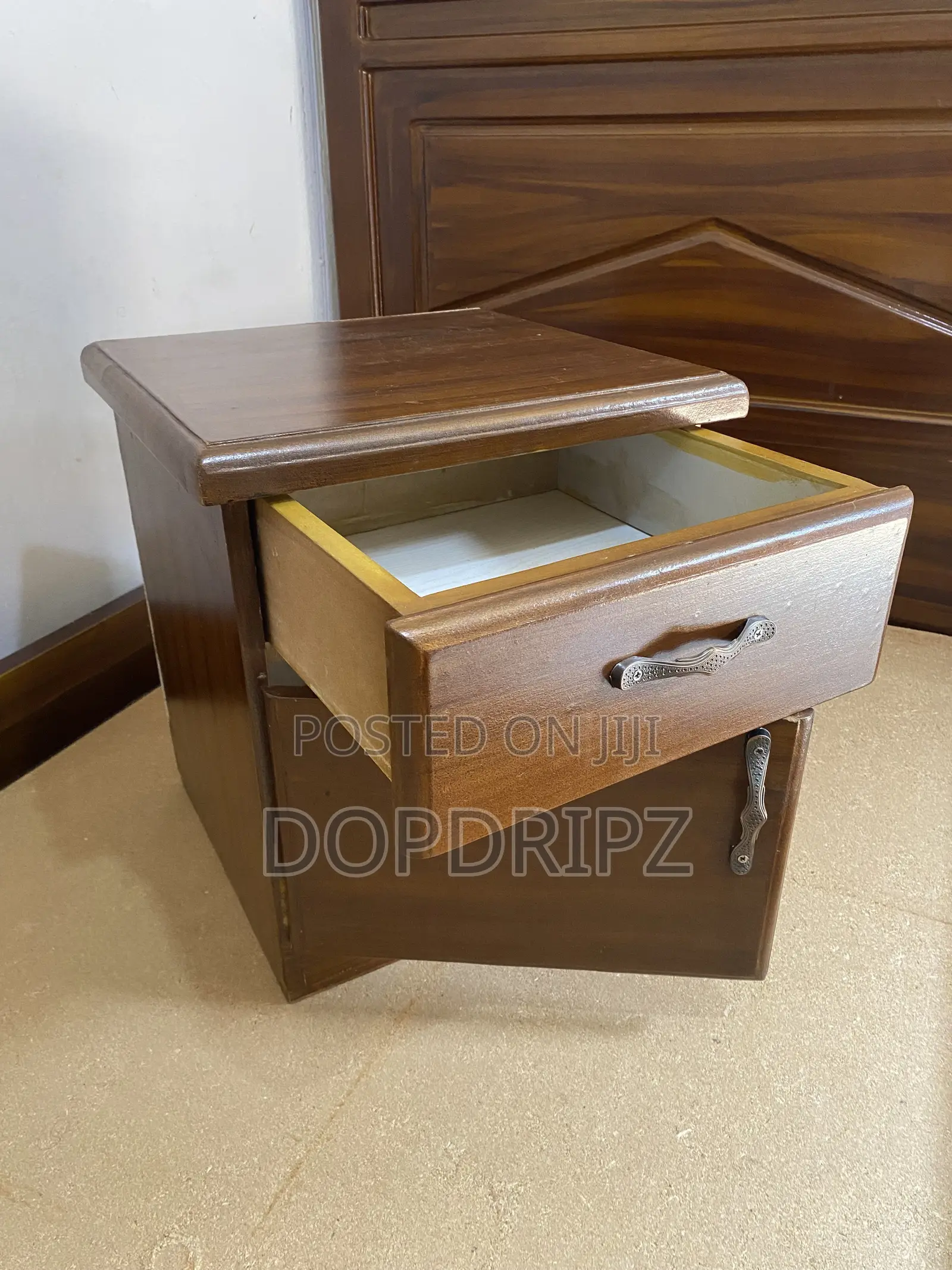 ባለ 1.20 ሜትር Bed የእንጨት አልጋ ከነ ኮመዲኖ