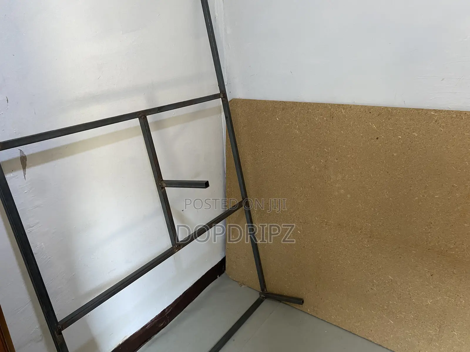 ባለ 1.20 ሜትር Bed የእንጨት አልጋ ከነ ኮመዲኖ