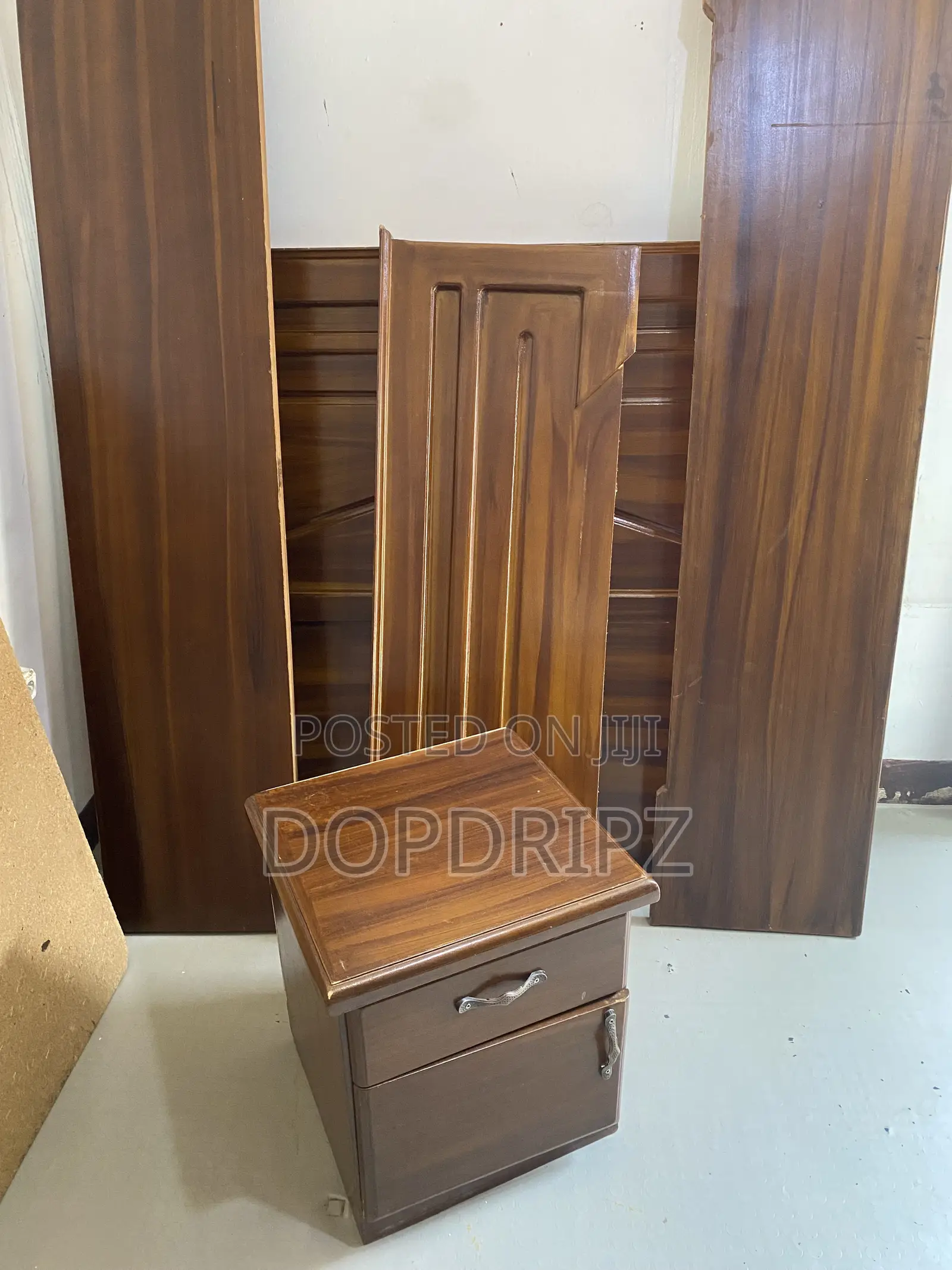 ባለ 1.20 ሜትር Bed የእንጨት አልጋ ከነ ኮመዲኖ