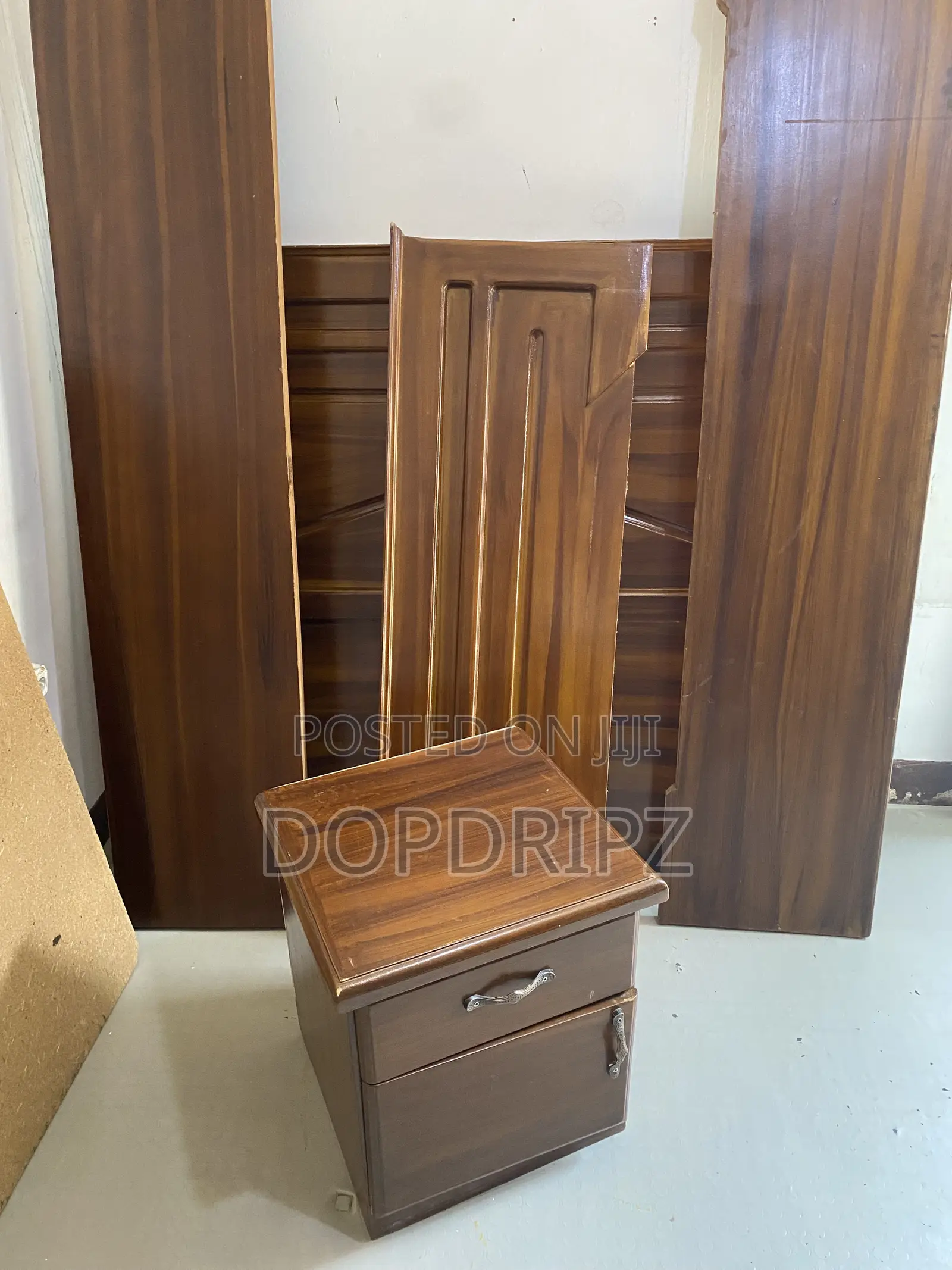 ባለ 1.20 ሜትር Bed የእንጨት አልጋ ከነ ኮመዲኖ