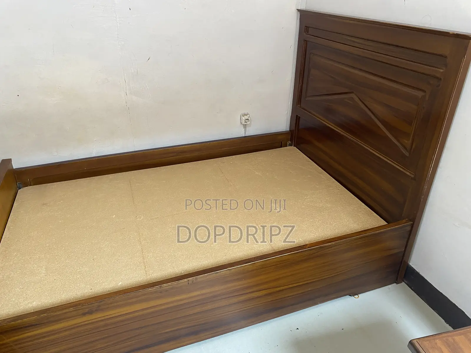 ባለ 1.20 ሜትር Bed የእንጨት አልጋ ከነ ኮመዲኖ
