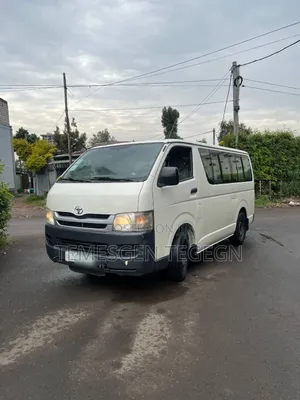 Toyota HiAce 2010 White