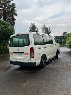 Toyota HiAce 2010 White