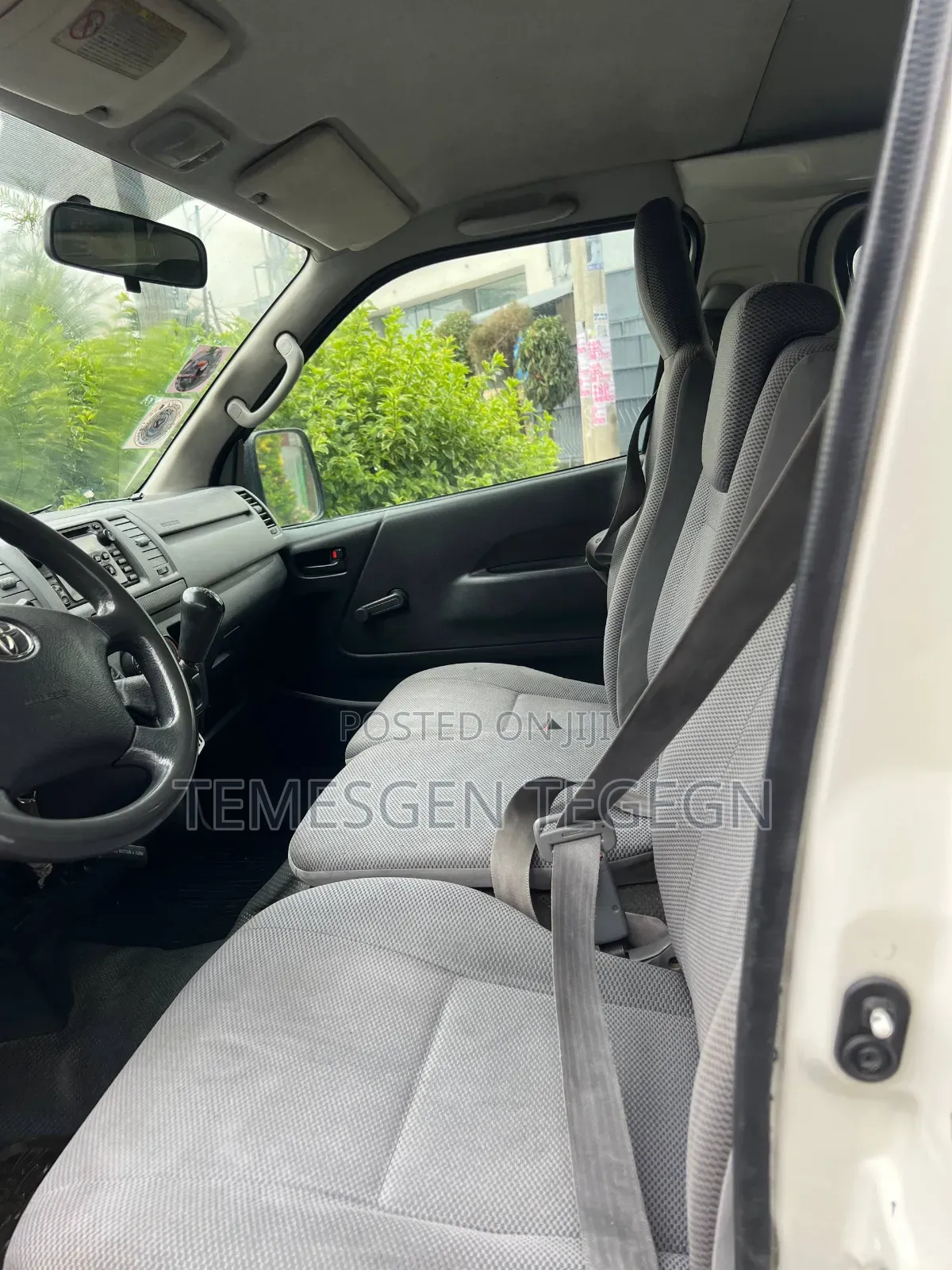 Toyota HiAce 2010 White