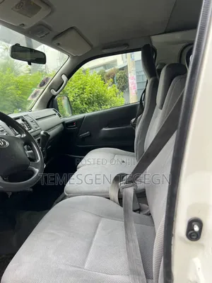 Toyota HiAce 2010 White