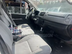 Toyota HiAce 2010 White