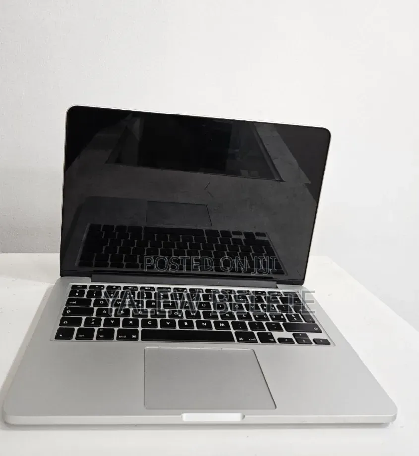 New Laptop Apple MacBook Pro 2017 8GB Intel Core i7 SSD 256GB