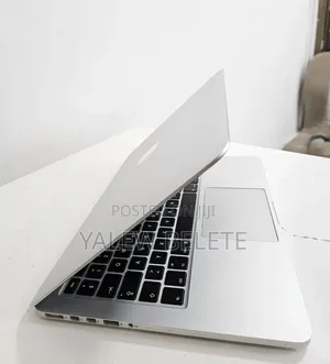 New Laptop Apple MacBook Pro 2017 8GB Intel Core i7 SSD 256GB