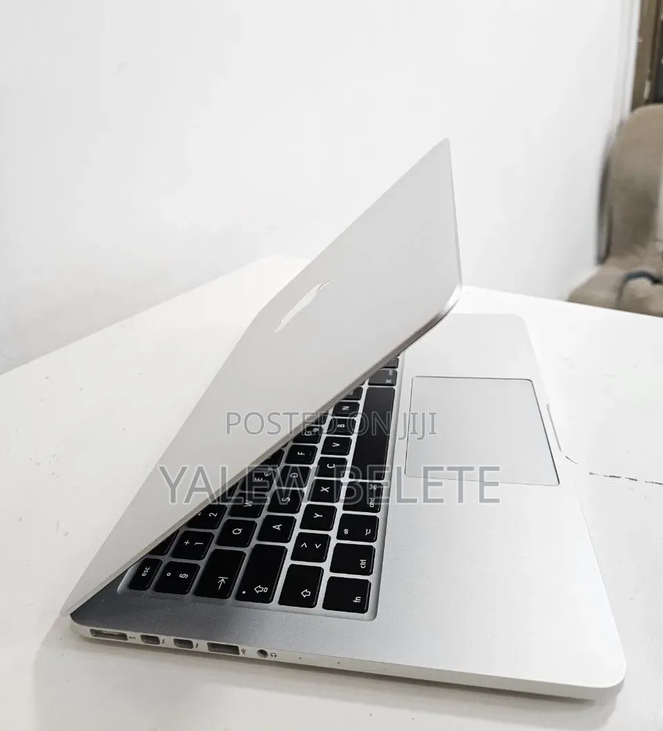New Laptop Apple MacBook Pro 2017 8GB Intel Core i7 SSD 256GB