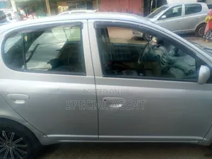 Toyota Vitz 2001 Silver