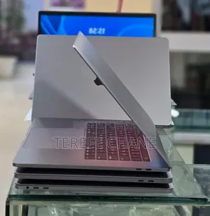 New Laptop Apple MacBook Pro 2017 16GB Intel Core i7 SSD 512GB