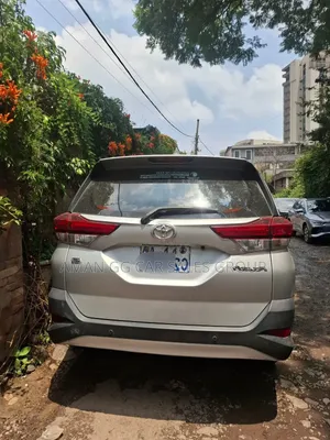 Toyota Rush 2022 Silver