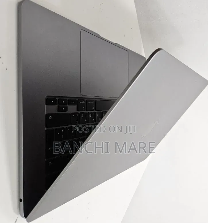 New Laptop Apple MacBook Air 2024 M3 8GB Apple M3 SSD 512GB