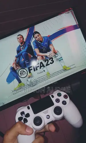 Fat Playstation 4 2 Controllers 500 G B