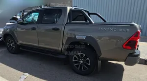 Toyota Hilux 2021 Gray