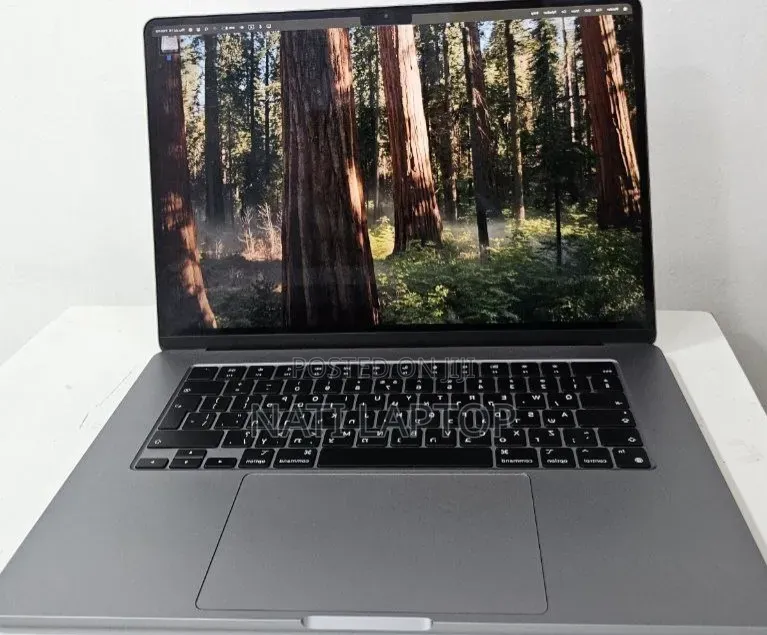 New Laptop Apple MacBook Air 2024 M3 8GB Apple M3 SSD 512GB