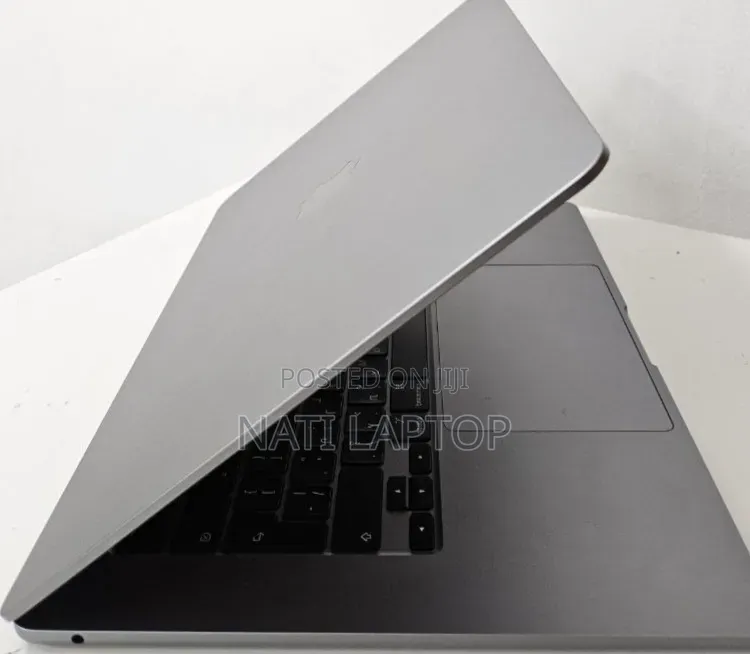 New Laptop Apple MacBook Air 2024 M3 8GB Apple M3 SSD 512GB