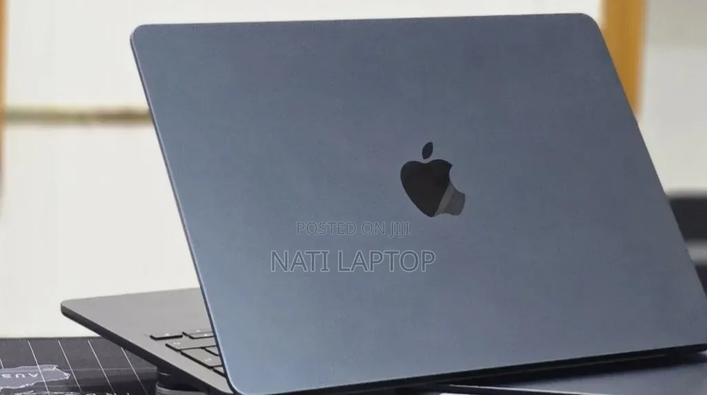 New Laptop Apple MacBook Air 2025 M4 16GB Apple M4 SSD 256GB