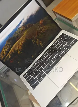 New Laptop Apple MacBook Air 2019 8GB Intel Core i5 SSD 256GB