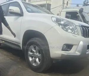 Toyota Land Cruiser Prado 2011 White