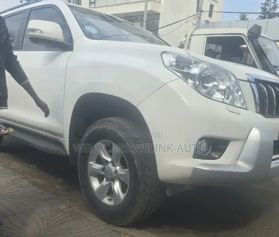 Toyota Land Cruiser Prado 2011 White