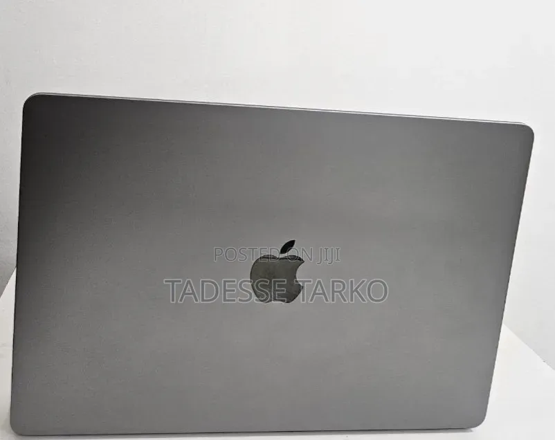 New Laptop Apple MacBook Air 2024 M3 8GB Apple M3 SSD 512GB