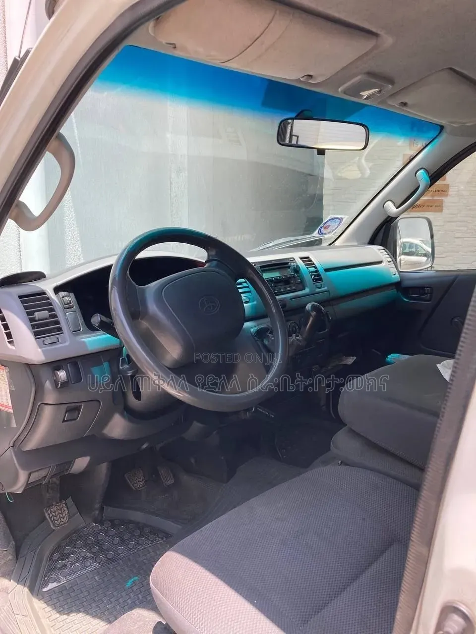 Toyota HiAce 2011 White