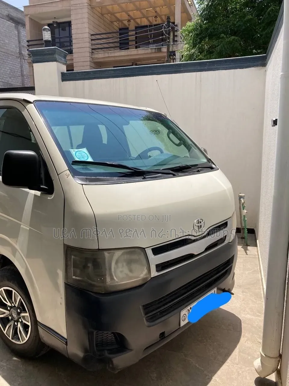 Toyota HiAce 2011 White