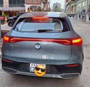 Mercedes-Benz EQE 2025 Blue
