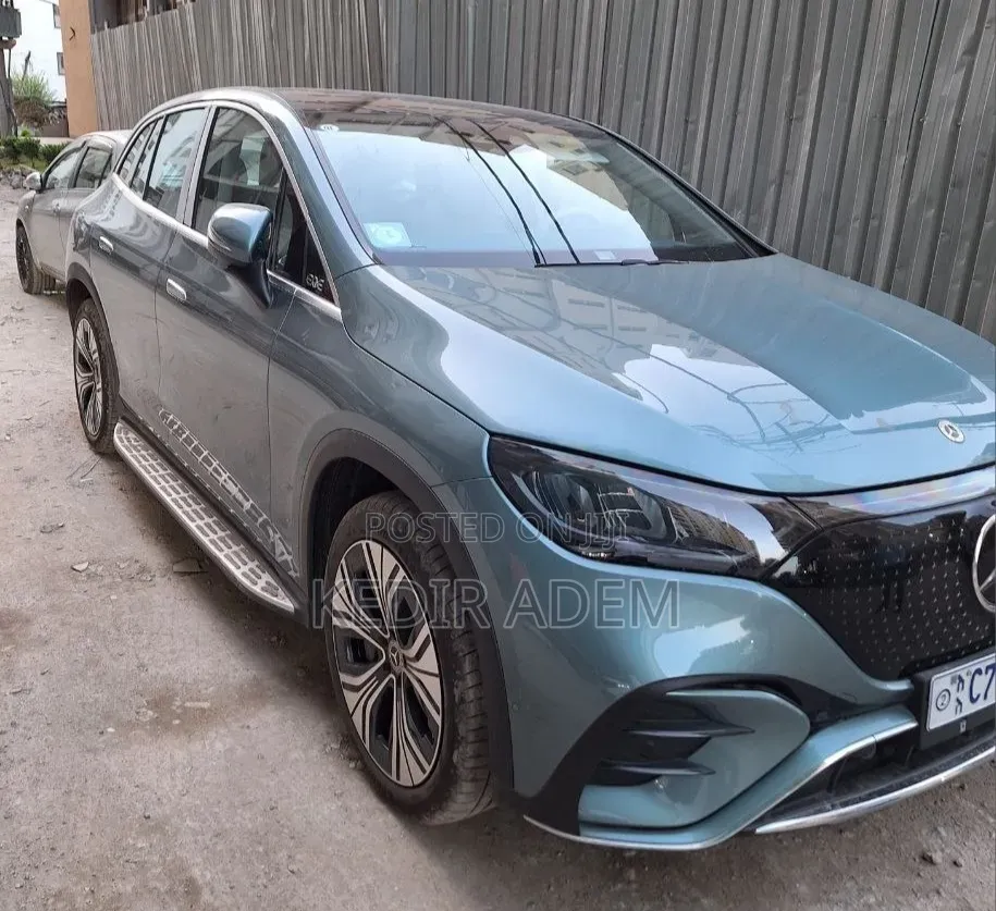Mercedes-Benz EQE 2025 Blue
