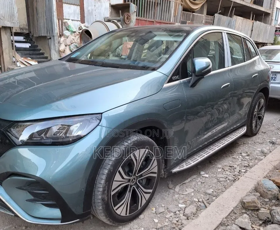 Mercedes-Benz EQE 2025 Blue