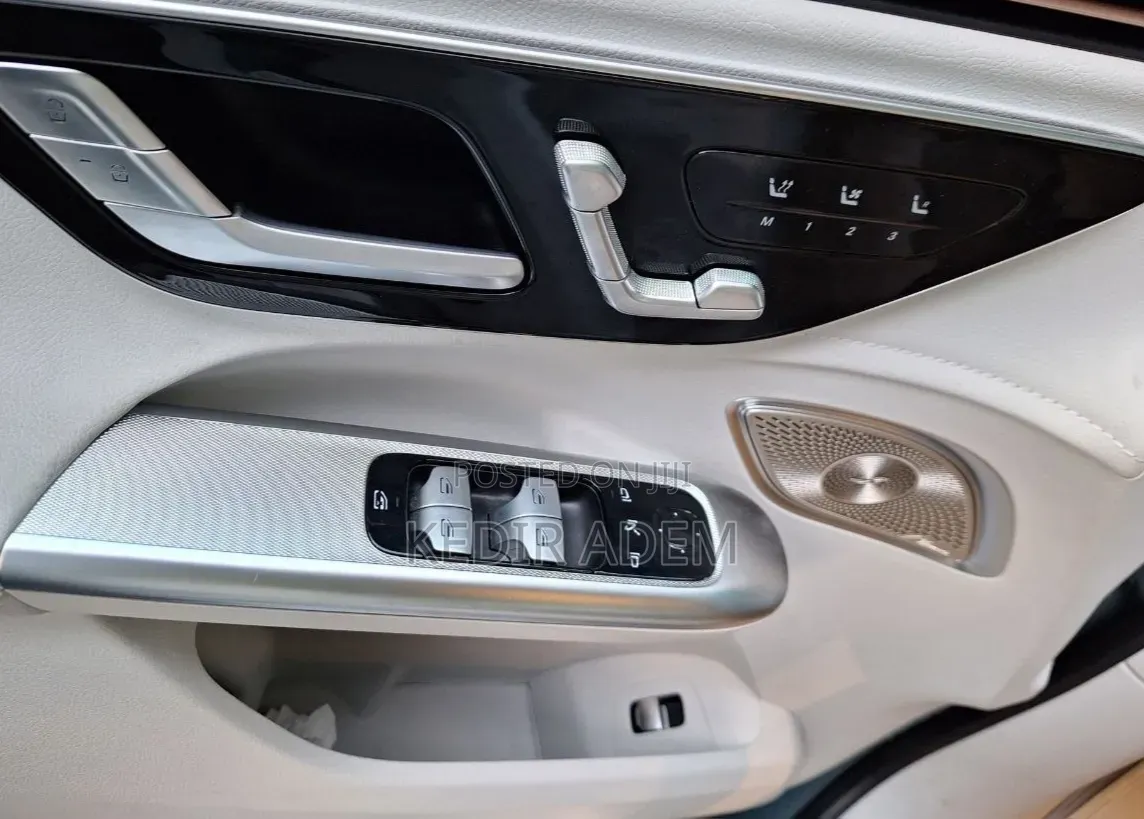 Mercedes-Benz EQE 2025 Blue